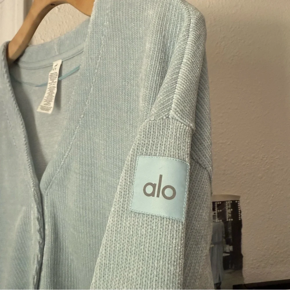 ALO Yoga Cropped V-Neck Button Cardigan in Light Blue